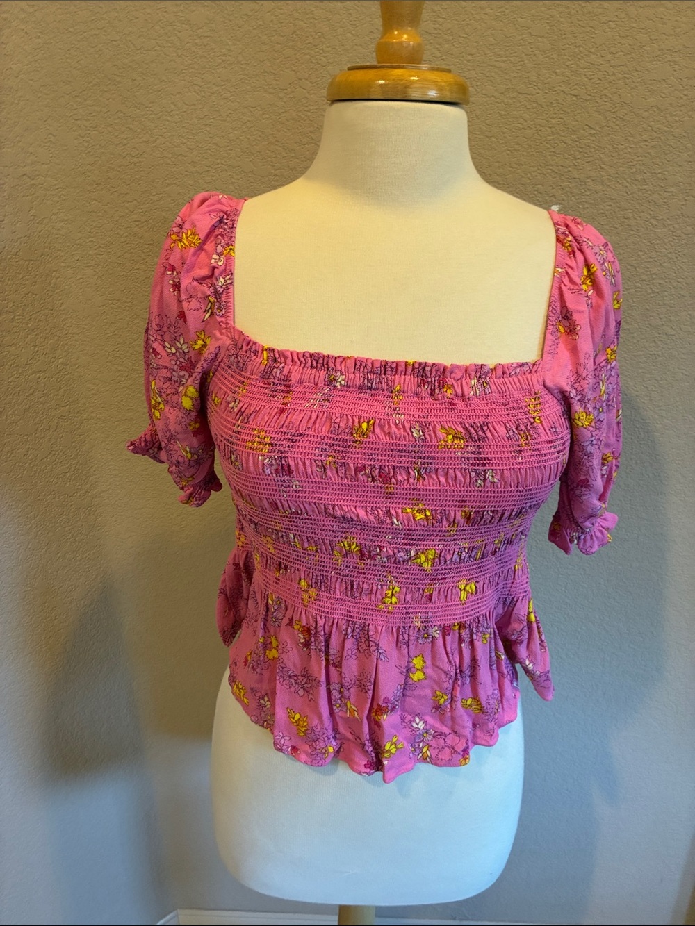 Women’s Pink Floral Smocked Square-Neck Crop Top size S
